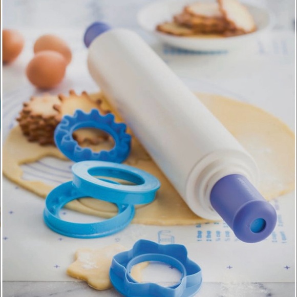 Tupperware Rolling Pin Fill n‎ Chill with Cookie Cutters Set Blue and White NWOT - Picture 1 of 5